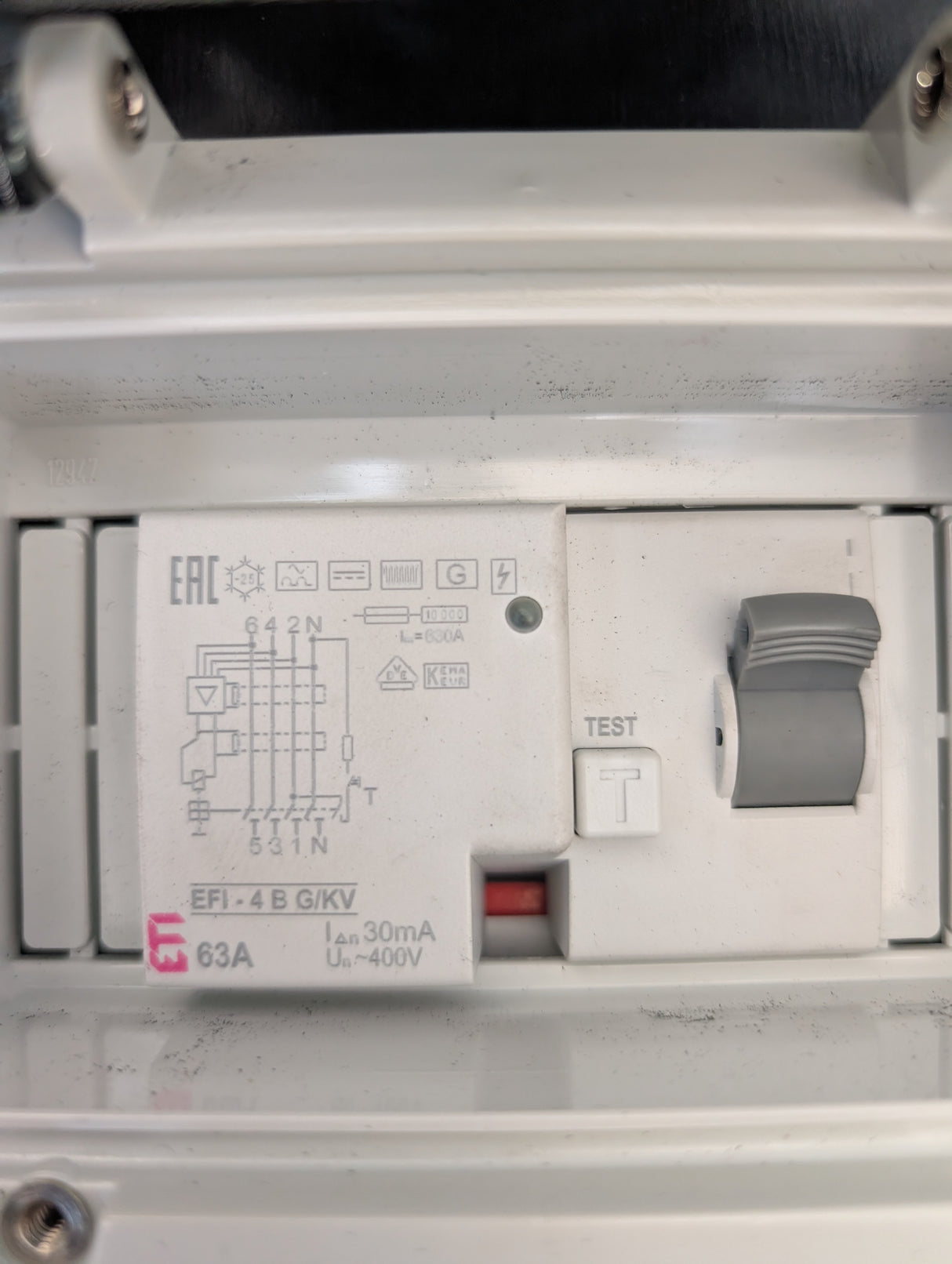 Distributeur mobile en caoutchouc plein série GERA 400V 63A, IP44 avec disjoncteur différentiel